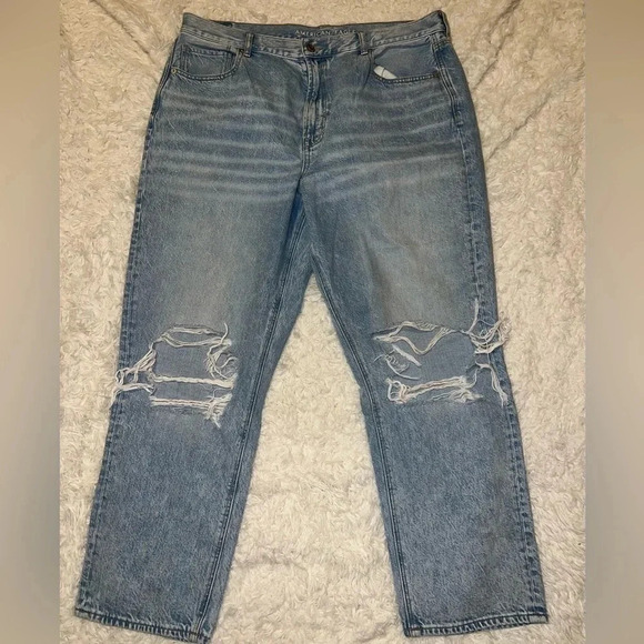 American Eagle Mom Jean Size 18 Light Wash Denim with Distressing - Picture 2 of 4